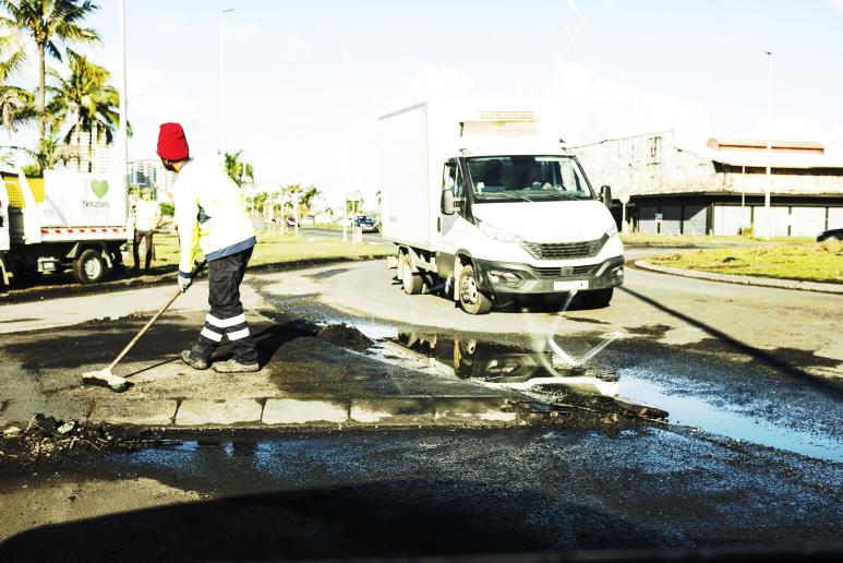 déblayage dans les rues de nouméa suite aux exactions